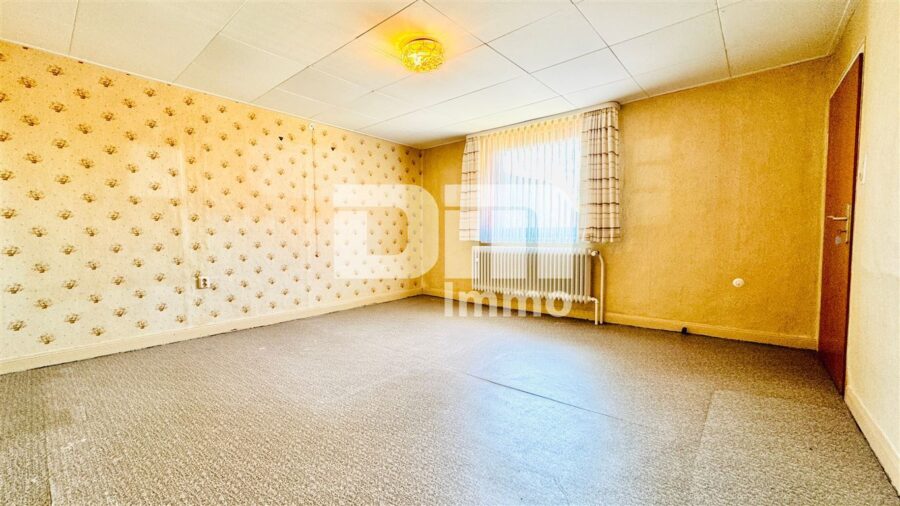 Großer Dreiseithof mit 2 bis 3 Wohneinheiten, 3 Nebengebäuden + großem Grundstück - OG Gebäudeteil 1 / Schlafzimmer